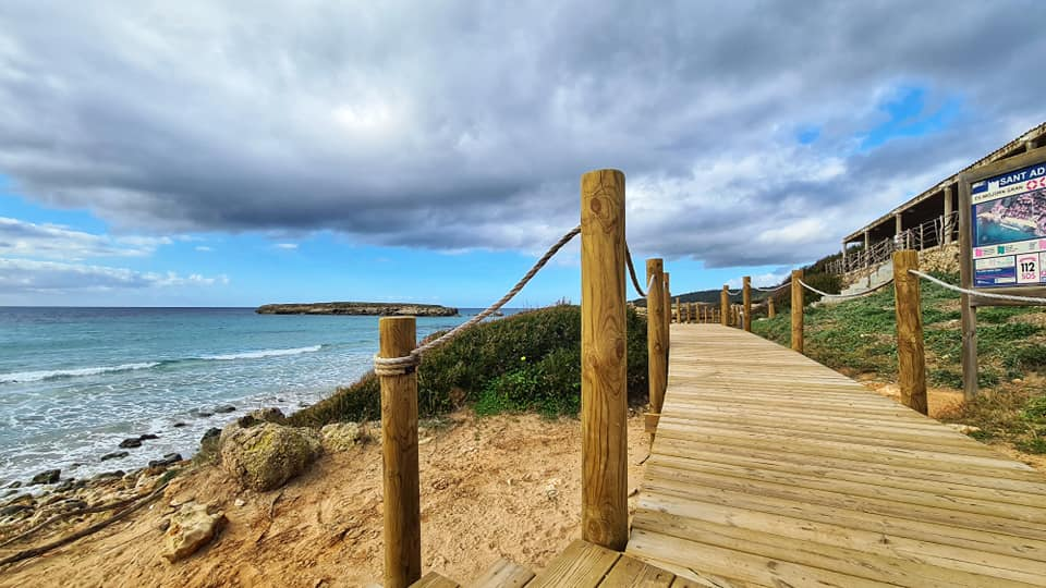 The beach walk to Binigaus